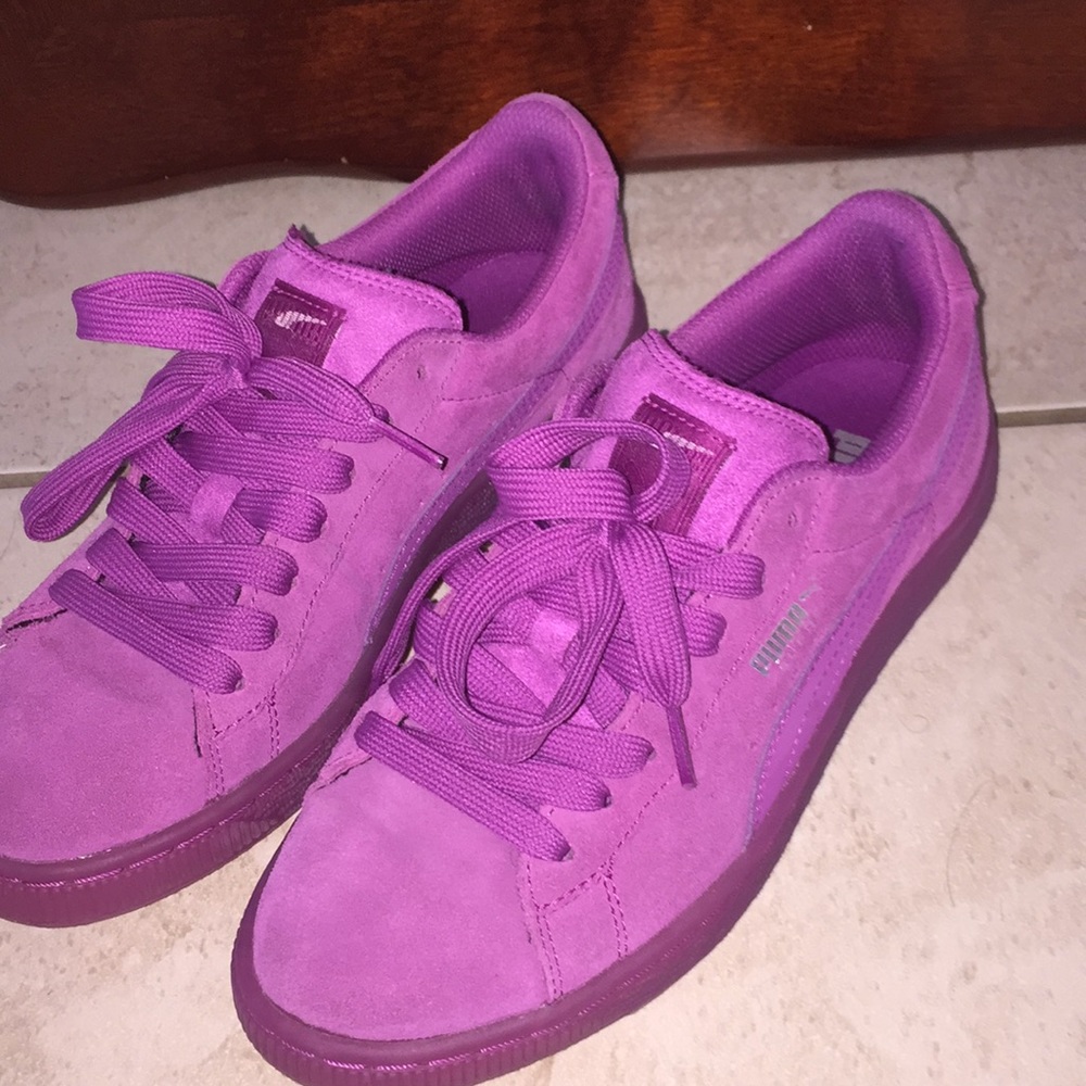 ✨ Fuchsia Puma Suede Sneakers ✨